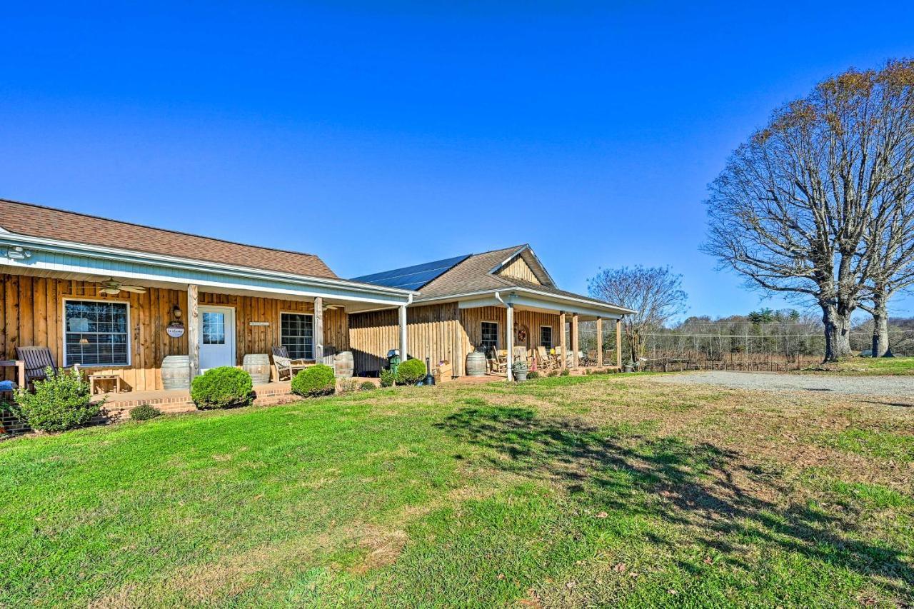 Breathtaking Elkin Getaway With Vineyard Views! Villa ภายนอก รูปภาพ